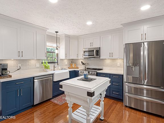 4th image of 502 Keller Dr