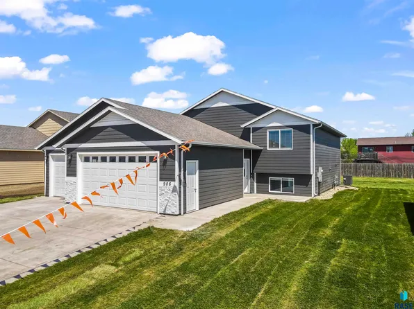 906 Birch St, Harrisburg, SD 57032