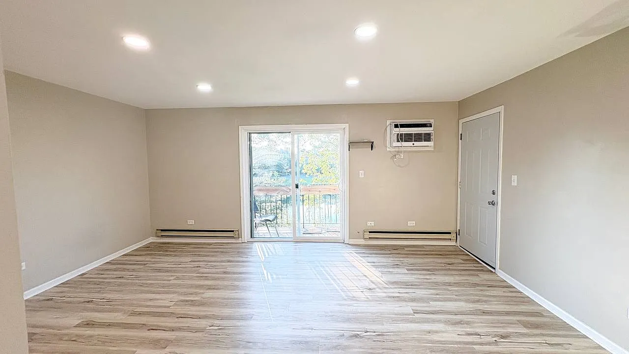 2 bed, 850 sqft, $1,599 — Photo 1