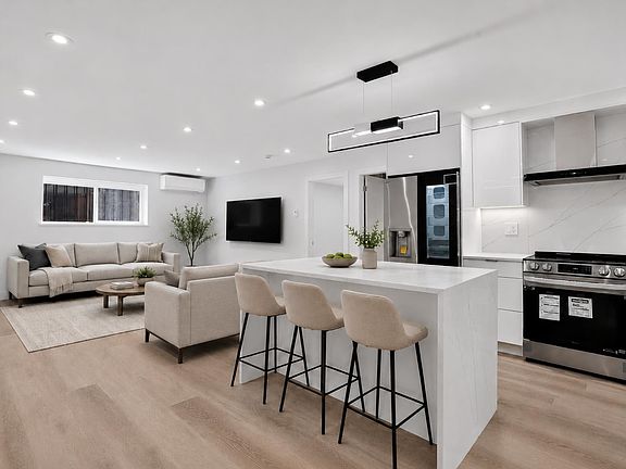 5th image of 1374 Kenney St
