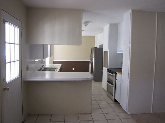 2nd image of 3223 W Shandon Ave