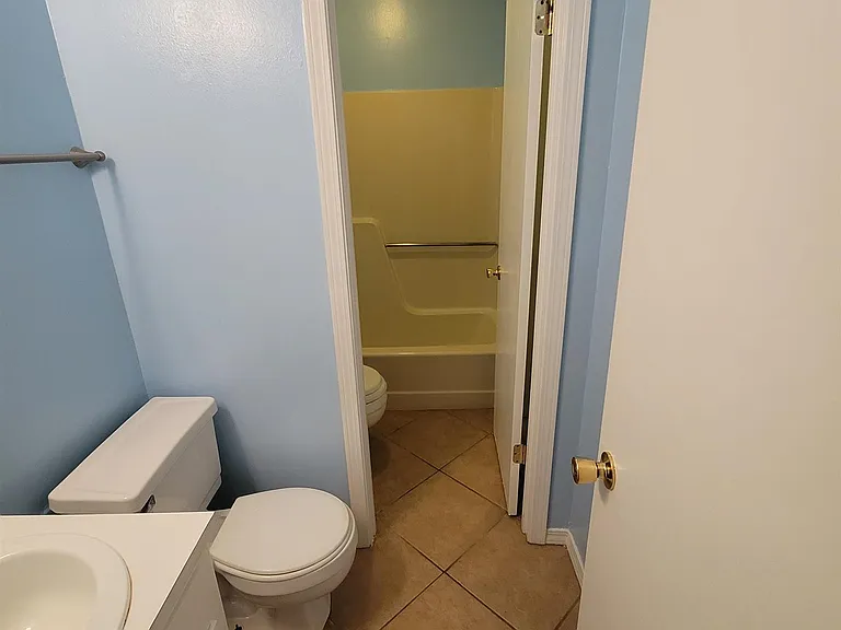 512 Lake Forest Blvd — Photo 11