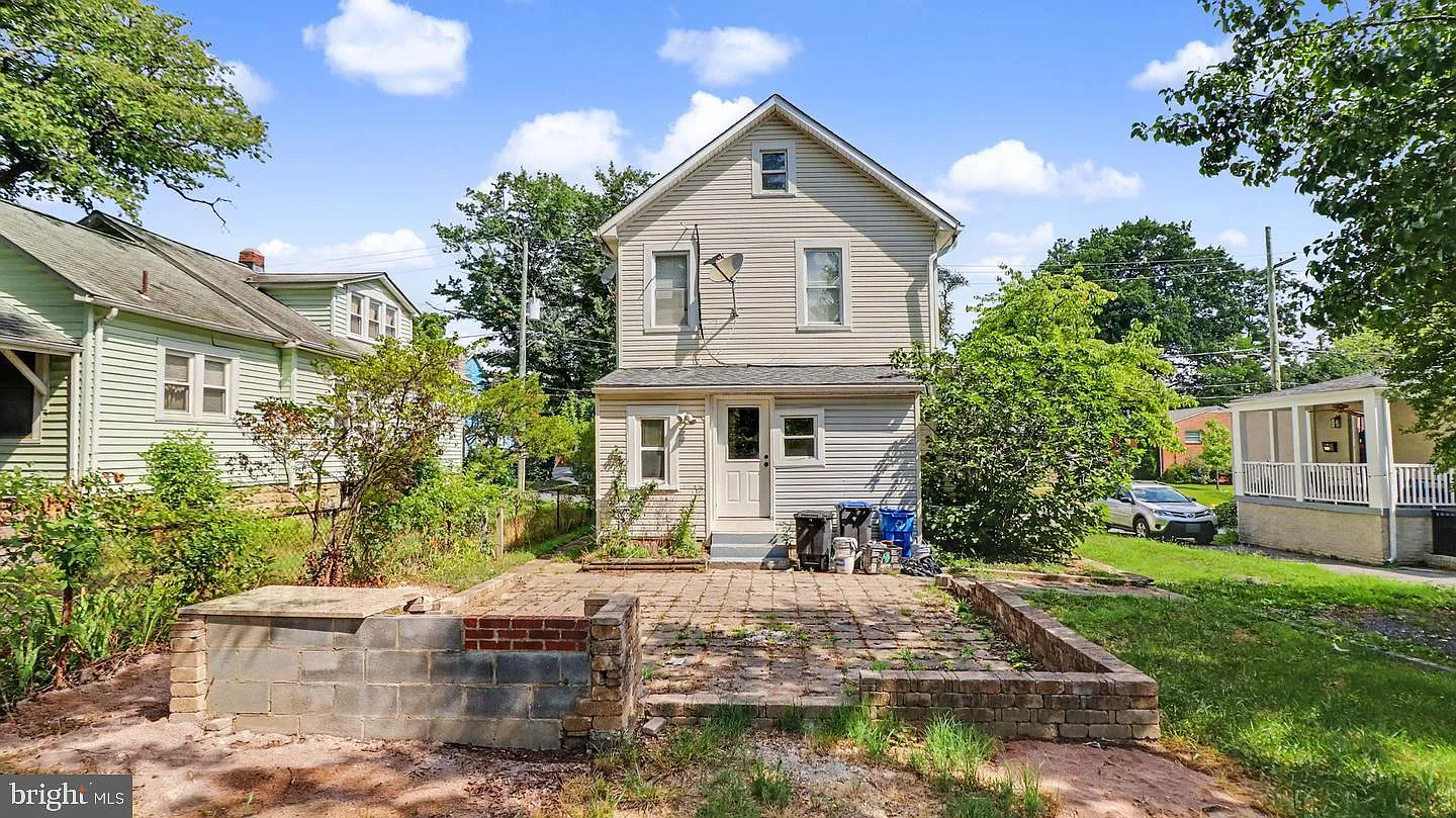 4 bed, 3.0 bath, 2251 sqft, $3,600 — Photo 4