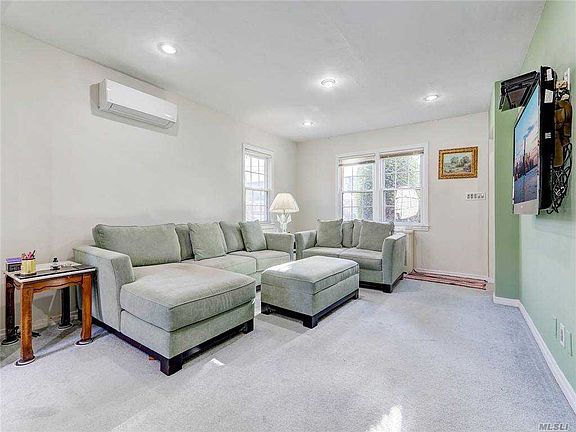 4th image of 305 Bryn Mawr Rd