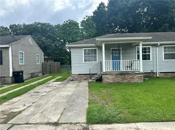 706 Community St, Arabi, LA 70032