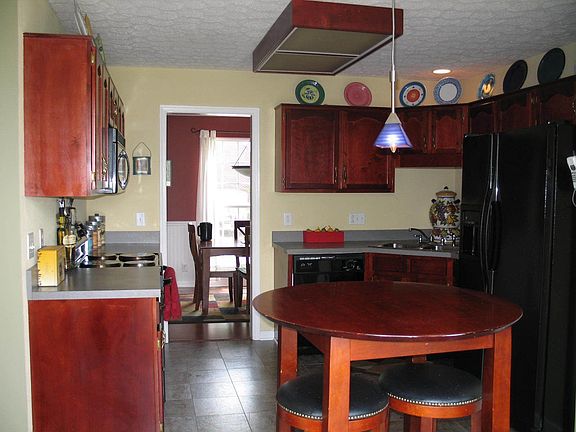 Eat in kitchen w/ lots of natural light from french door leading to back yard