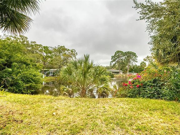 4th image of 1107 Pelican Dr S