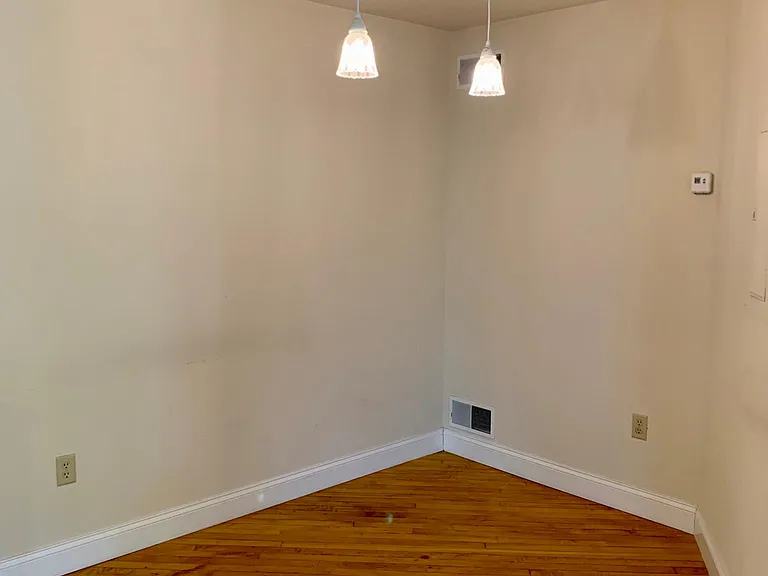 105 N King St — Photo 7