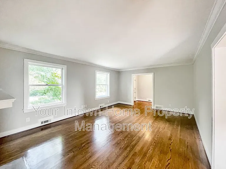 2695 Sharondale Dr NE — Photo 7