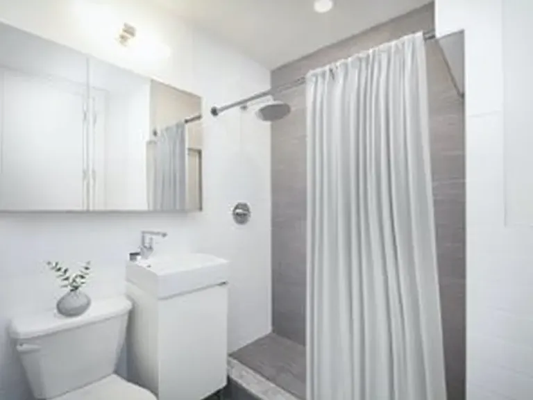 205 E 33rd St #4 — Photo 5