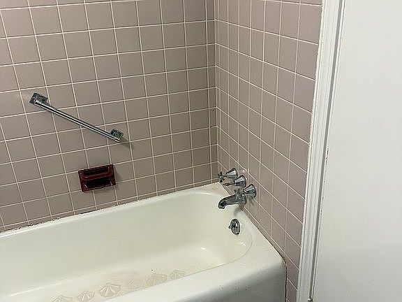 5th image of 757 Pine St