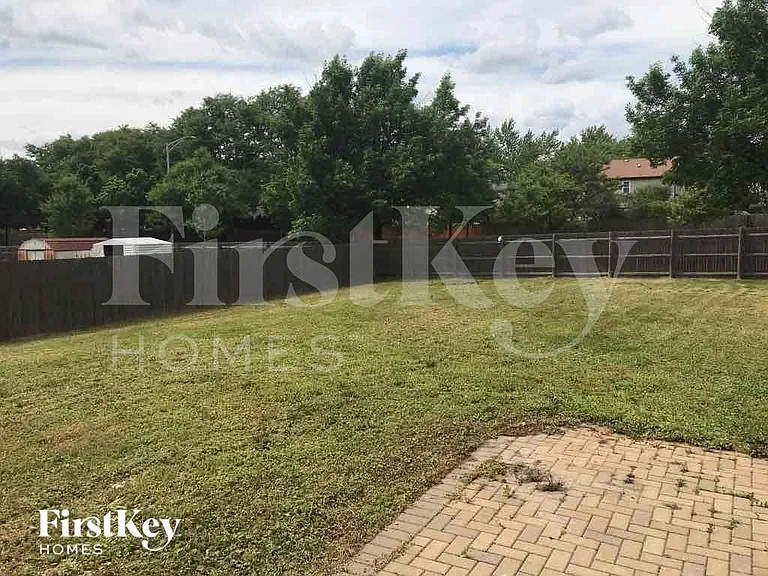 1023 Bothwell Ct — Photo 33
