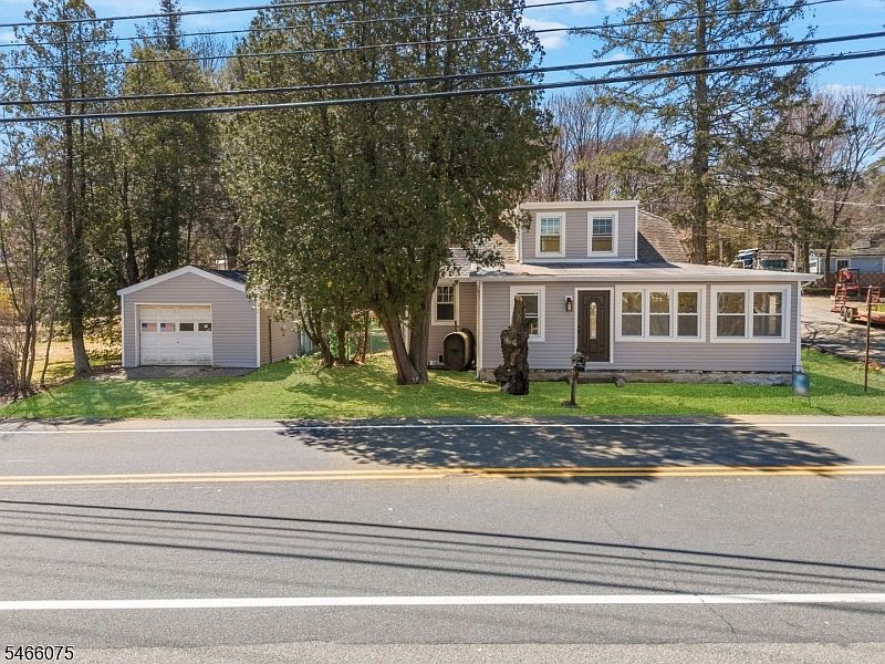 1st image of 728 Glen Rd