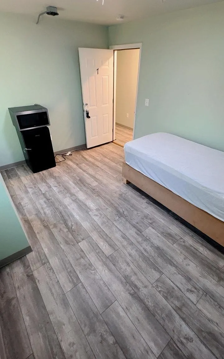 4 bed, 3.0 bath, 2000 sqft, $685 — Photo 1