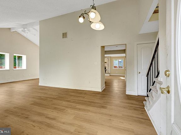 4th image of 105 Kale Ave