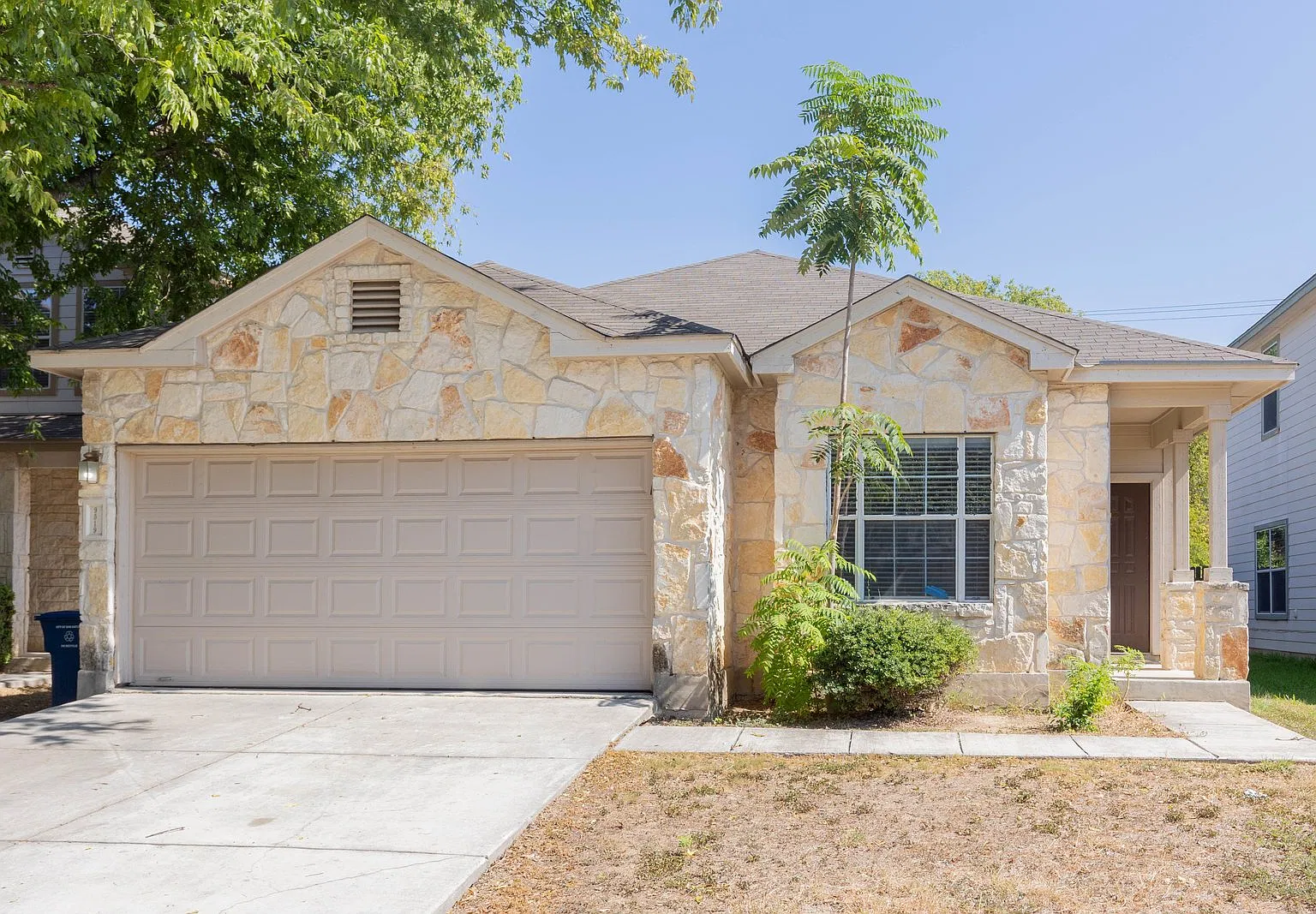 3 bed, 2.0 bath, 1572 sqft, $1,700 — Photo 1
