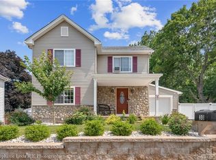 30 Dexter Ave, Meriden, CT 06450