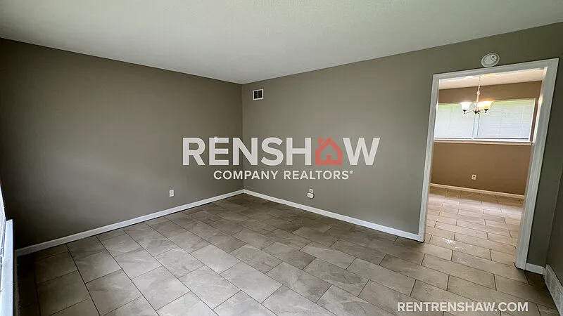 3 bed, 1.0 bath, 1071 sqft, $1,195 — Photo 2