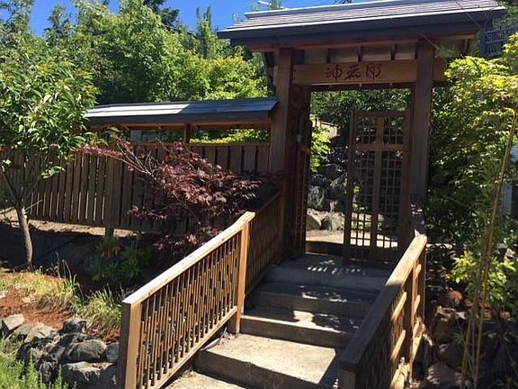 2nd image of 4426 Somerset Dr SE
