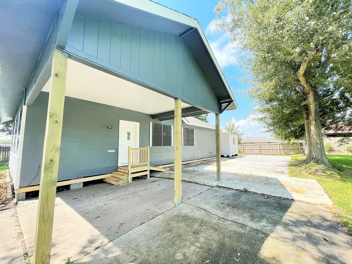 Building Photo - 2512 Avenue A