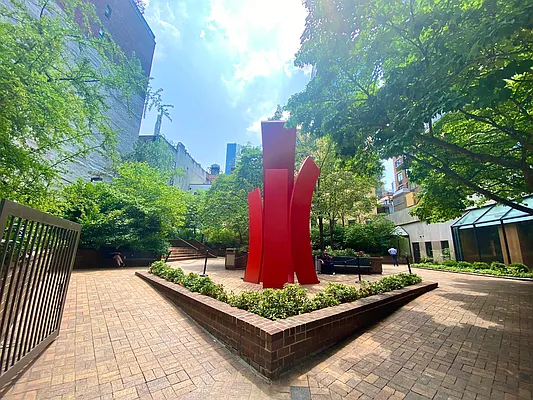 Rented by Bond New York | media 69