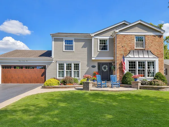 1473 Creekside Dr, Wheaton, IL 60189