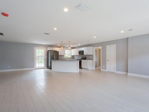 3rd image of 1201 Robinson Dr N