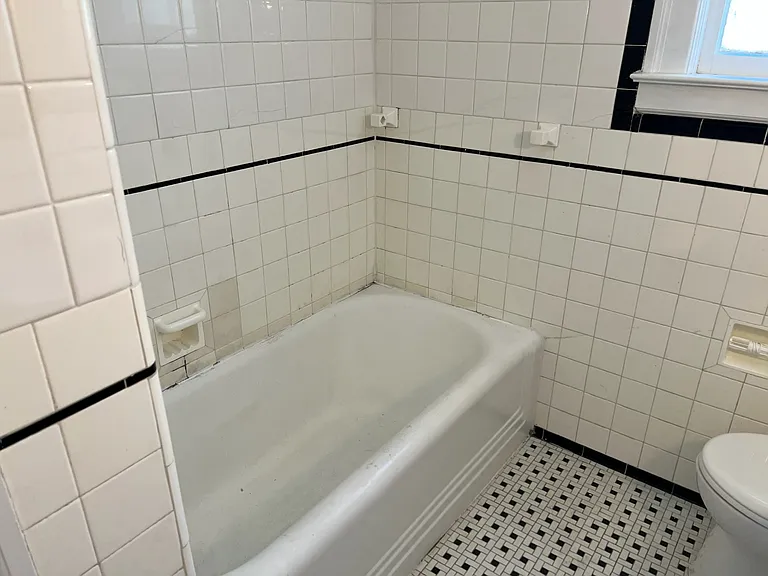 2421 Boulevard Napoleon #2 — Photo 21