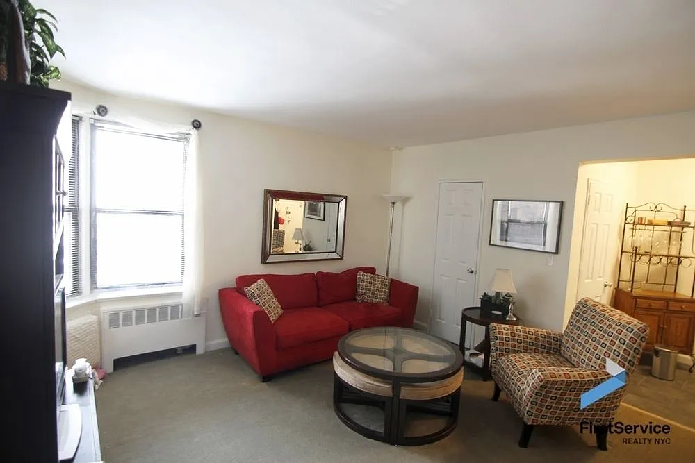 330 E 70th St APT 2G photo 1