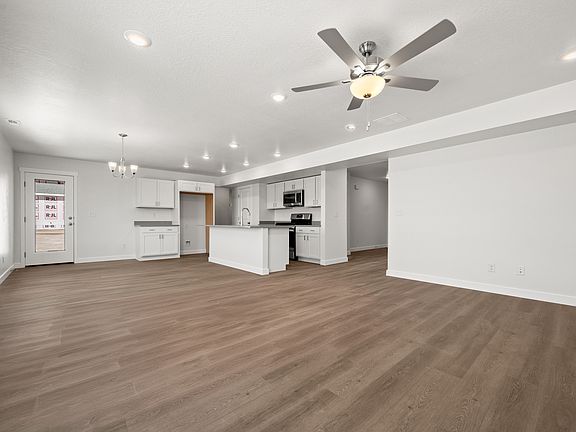 2nd image of 1554 E Pheasant Rd #213