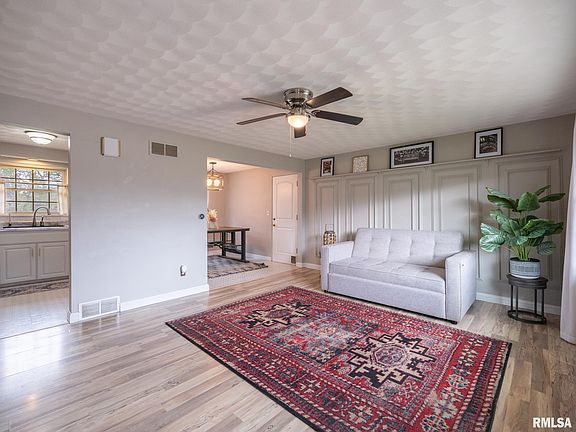 4th image of 2217 Crestview Dr