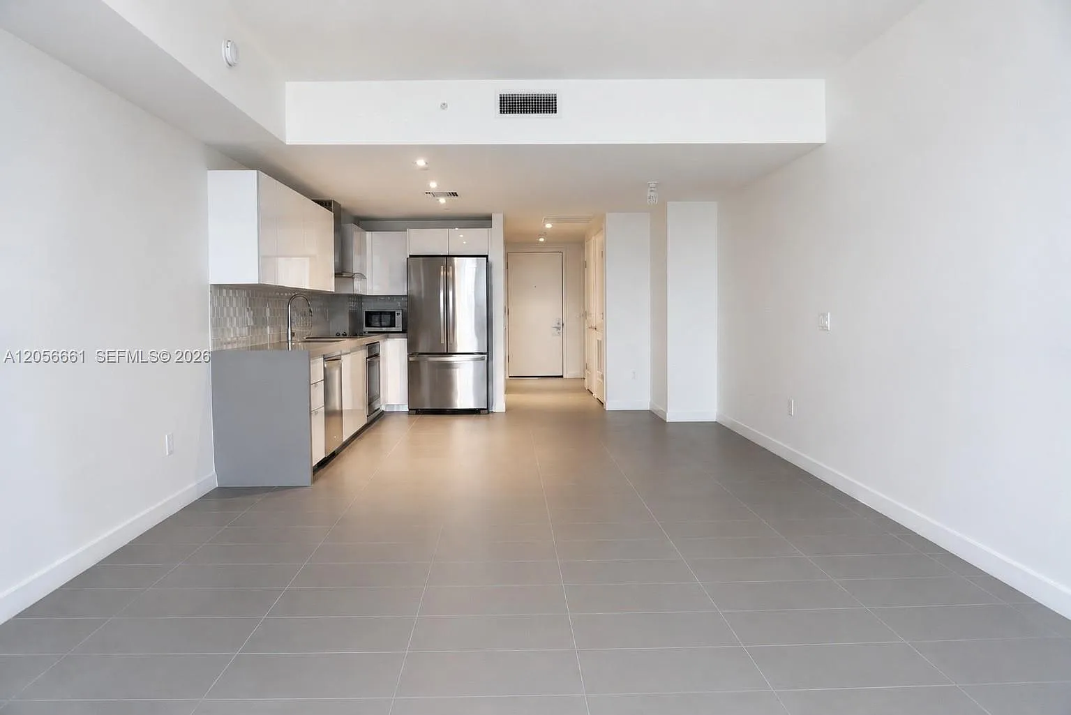 Canvas Condo — Photo 1