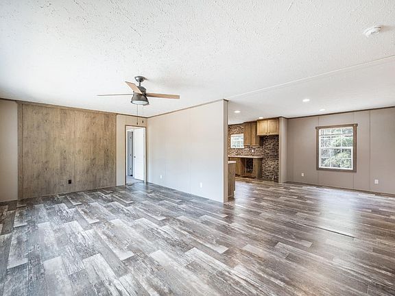 3rd image of 3655 Midway Rd