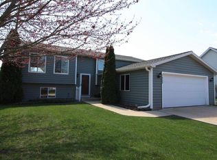 1863 Sunset Dr, Twin Lakes, WI 53181