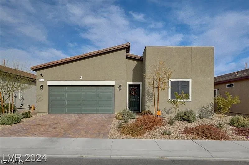 4 bed, 2.0 bath, 1824 sqft, $2,350 — Photo 1