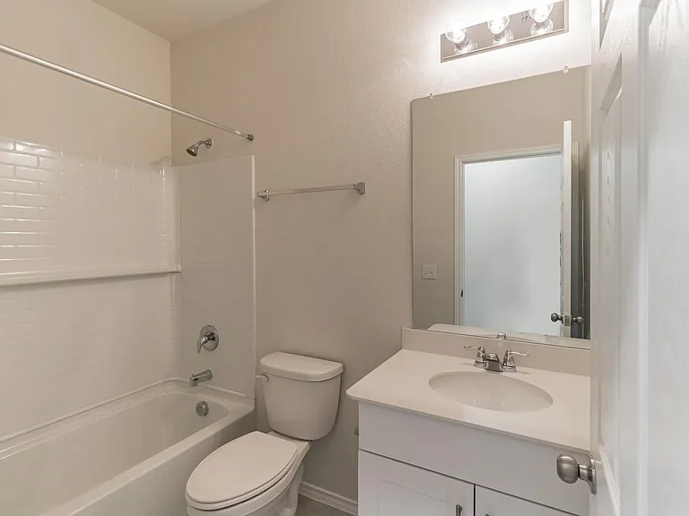 804 Cormorant St — Photo 17