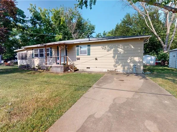 1705 N Main St, Nevada, MO 64772