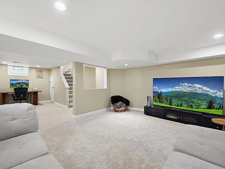 303 Midland Blvd — Photo 38