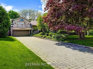26 Farrington Dr, Toronto, ON M2L2B6