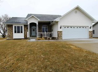 214 James St, Jesup, IA 50648