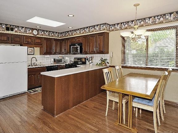 3rd image of 651 E Juniper Dr