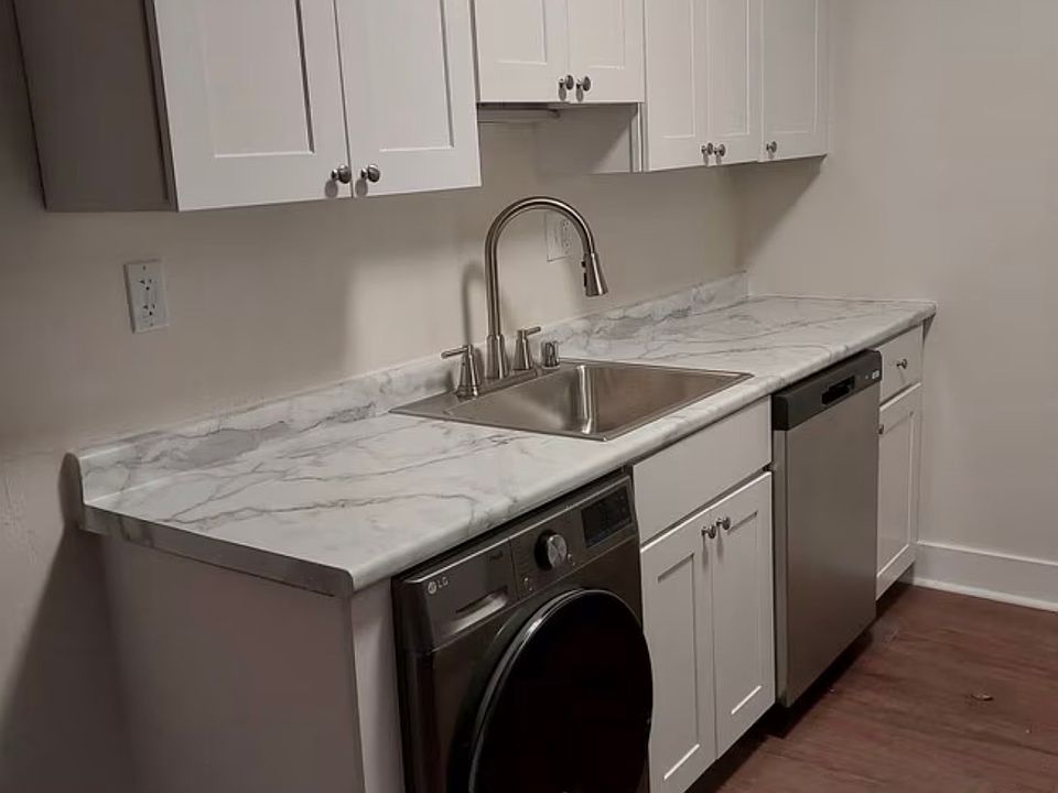 1st image of 725 Sunnyslope Dr #3