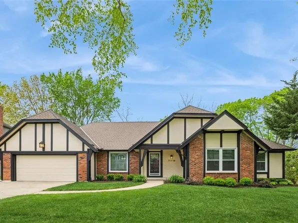 11916 Cherokee Ln, Leawood, KS 66209
