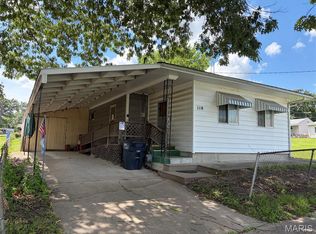 110 Water St, Hillsboro, IL 62089