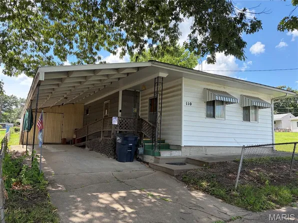 110 Water St, Hillsboro, IL 62089