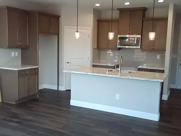 917 S Lum Ave, Kerman, CA 93630