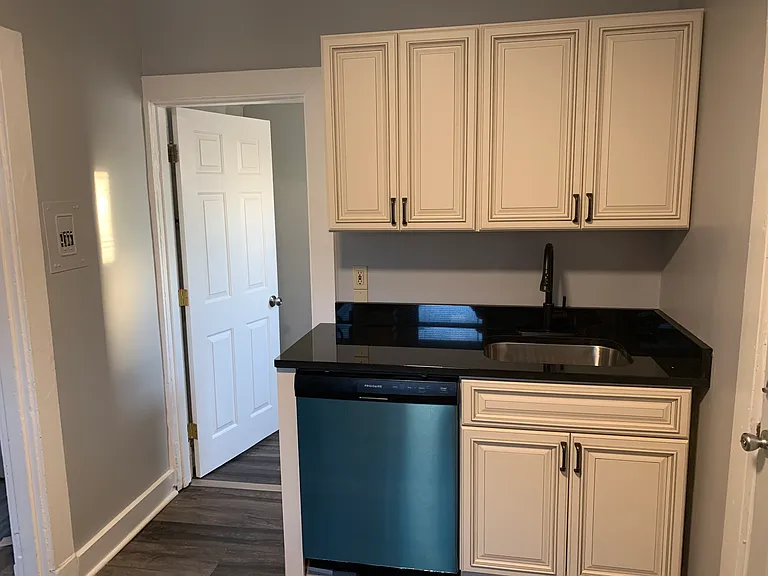 2208 Crittenden Dr #3 — Photo 9