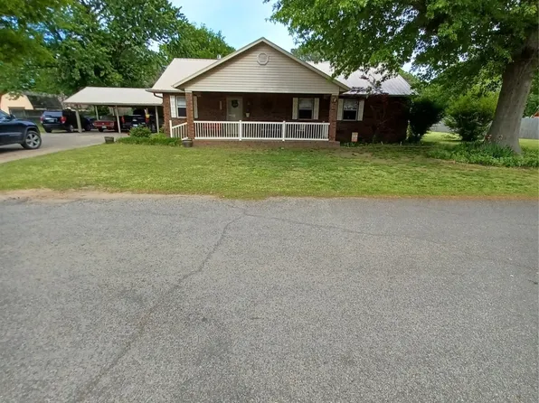 704 SW 5th St, Checotah, OK 74426