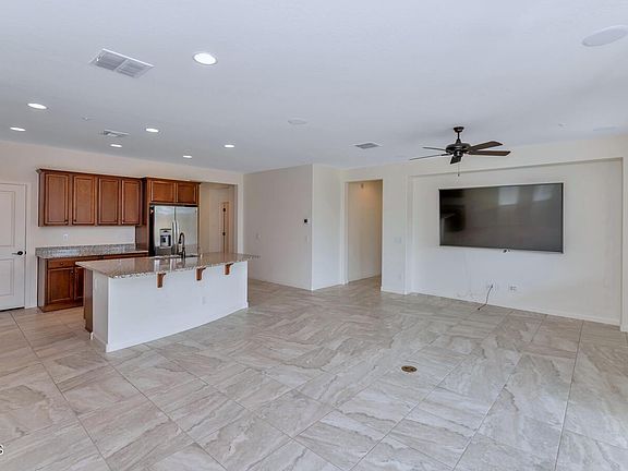 5th image of 29335 N Sorrento Dr