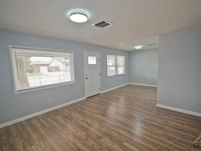 1800 Esther Dr — Photo 5